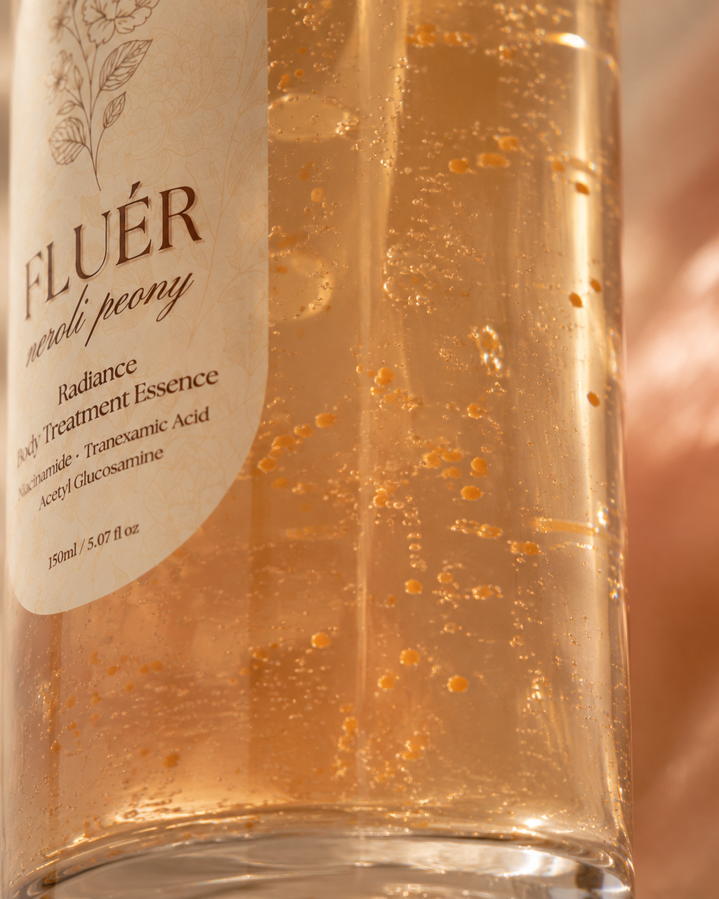 FLUÉR Body Treatment Essence texture detail